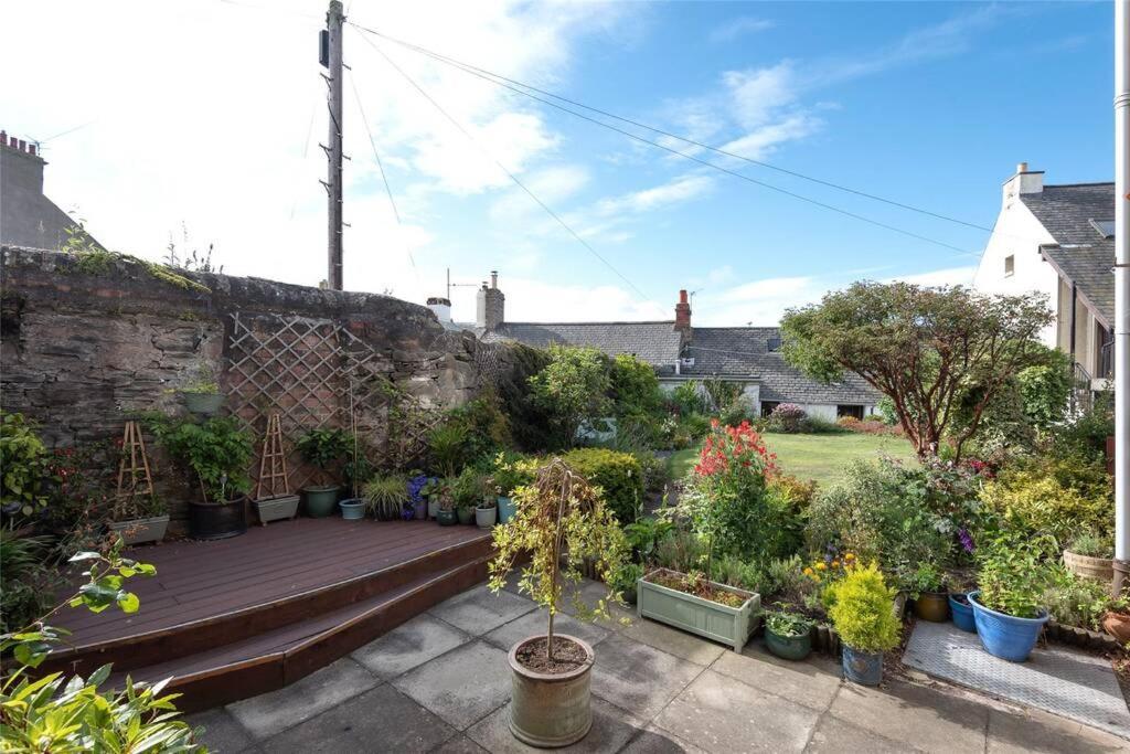 The Colours Riverside Apartment With Garden Broughty Ferry Bagian luar foto