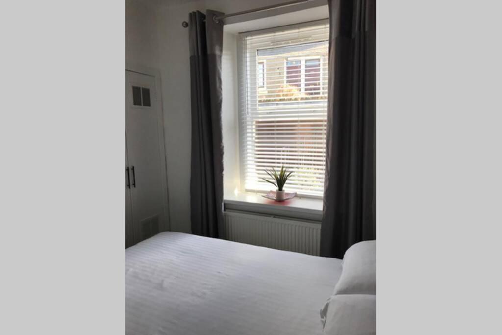 The Colours Riverside Apartment With Garden Broughty Ferry Bagian luar foto