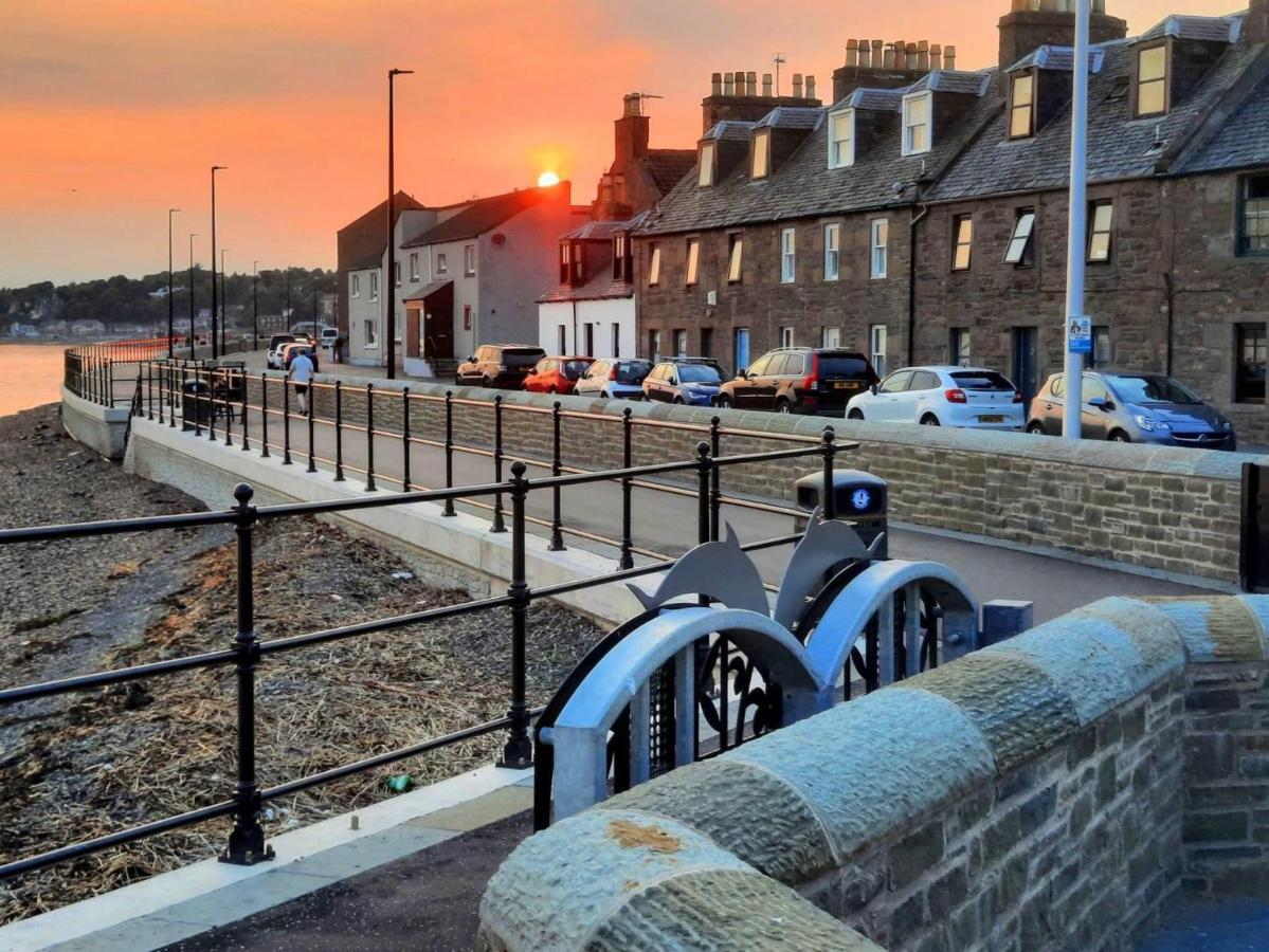 The Colours Riverside Apartment With Garden Broughty Ferry Bagian luar foto